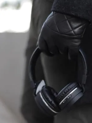 Top 5 Noise-Canceling Headphones 2025: Expert Review - Cover Image