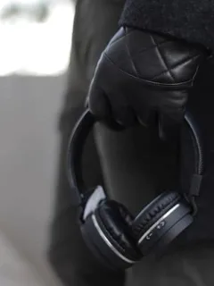 Top 5 Noise-Canceling Headphones 2025: Expert Review - Cover Image