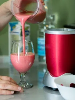2025 Blender Showdown: Find the Perfect Smoothie Maker! - Cover Image