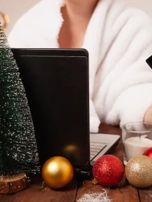 Maximize Holiday Shopping: Credit Cards & Double Rewards in 2025 - Cover Image