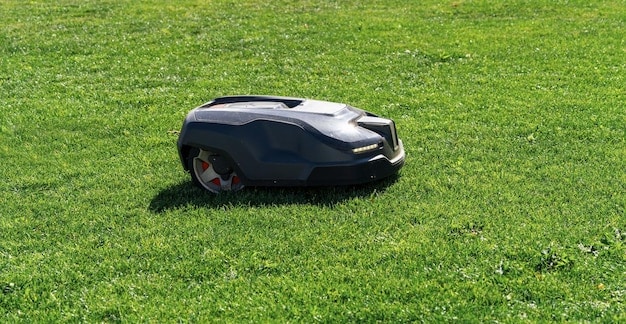 Robot Lawn Mower Review: 2025’s Best for 0.5 Acre Yards